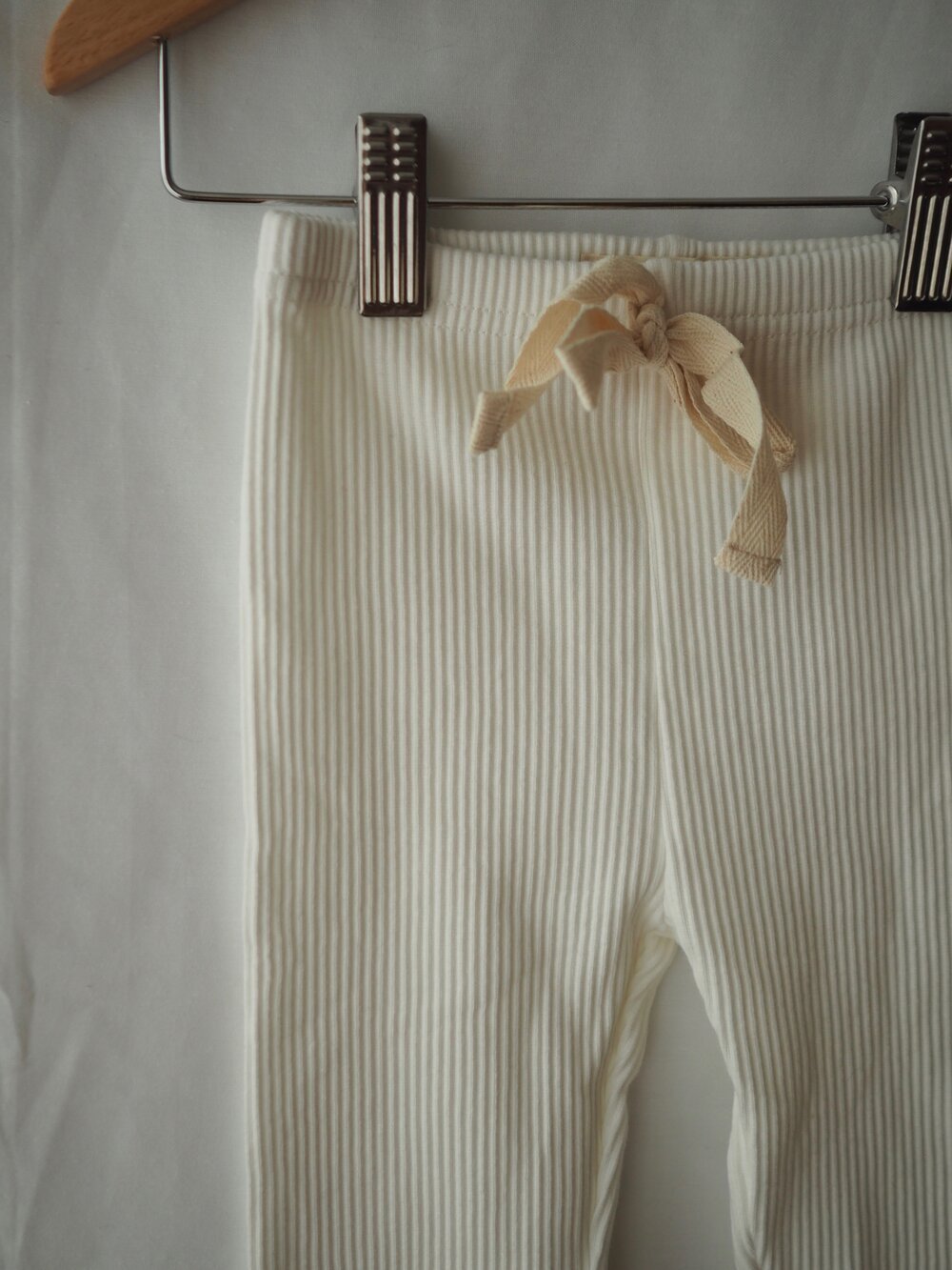 Ribbed White Cotton Pants from Eorthe Baby - SHOPELEOS