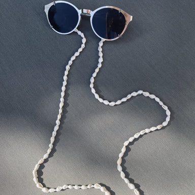 Shell Sunglasses Chaincategory_Accessories from OIYA - SHOPELEOS